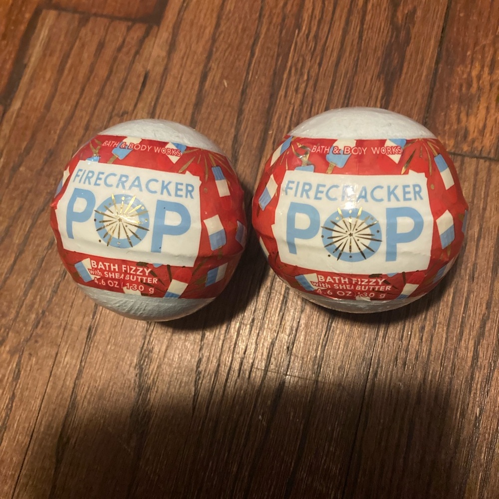 Firecracker pop bath bomb